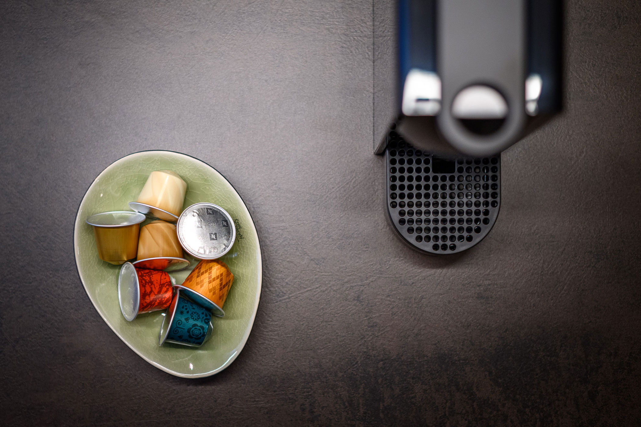 Espresso machine with tabs