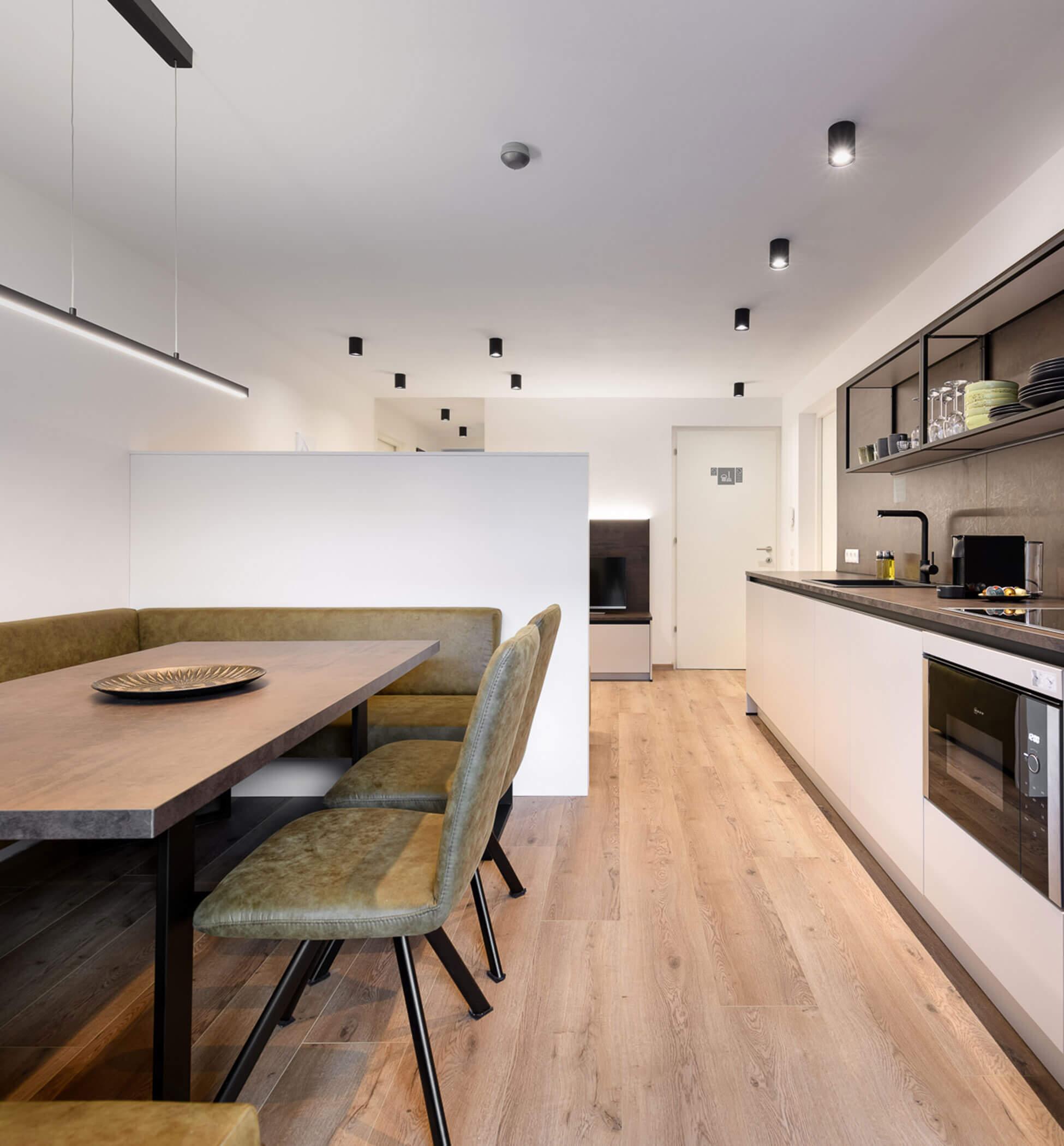 Dining and cooking area of the Platte apartment