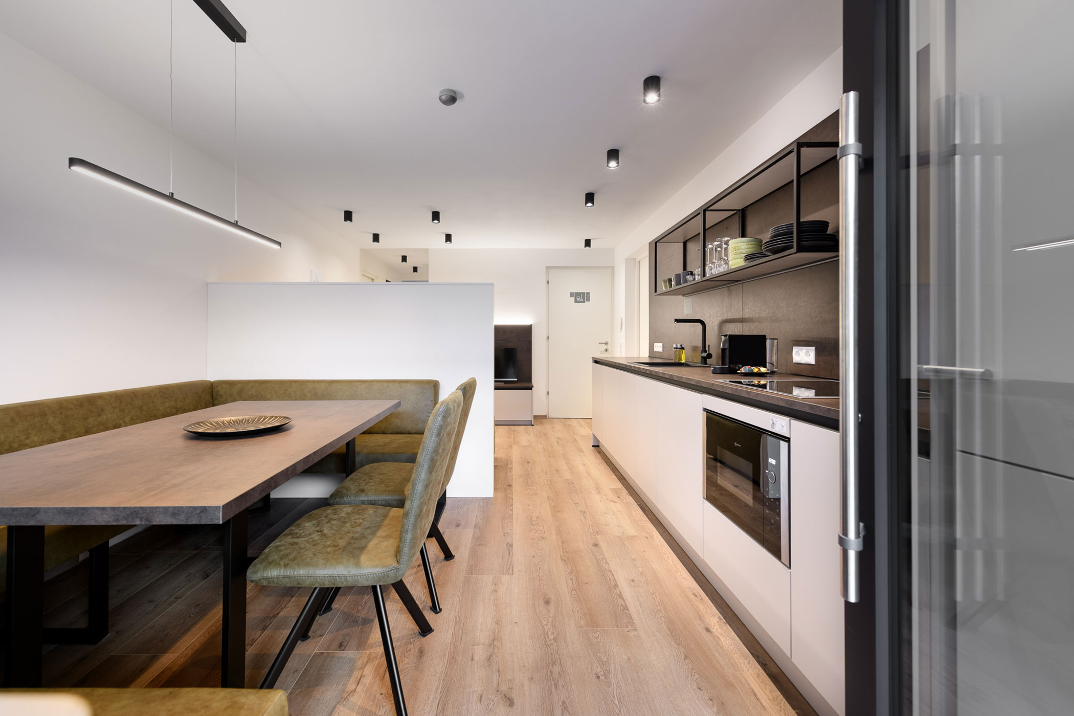 Dining and cooking area of the Platte apartment