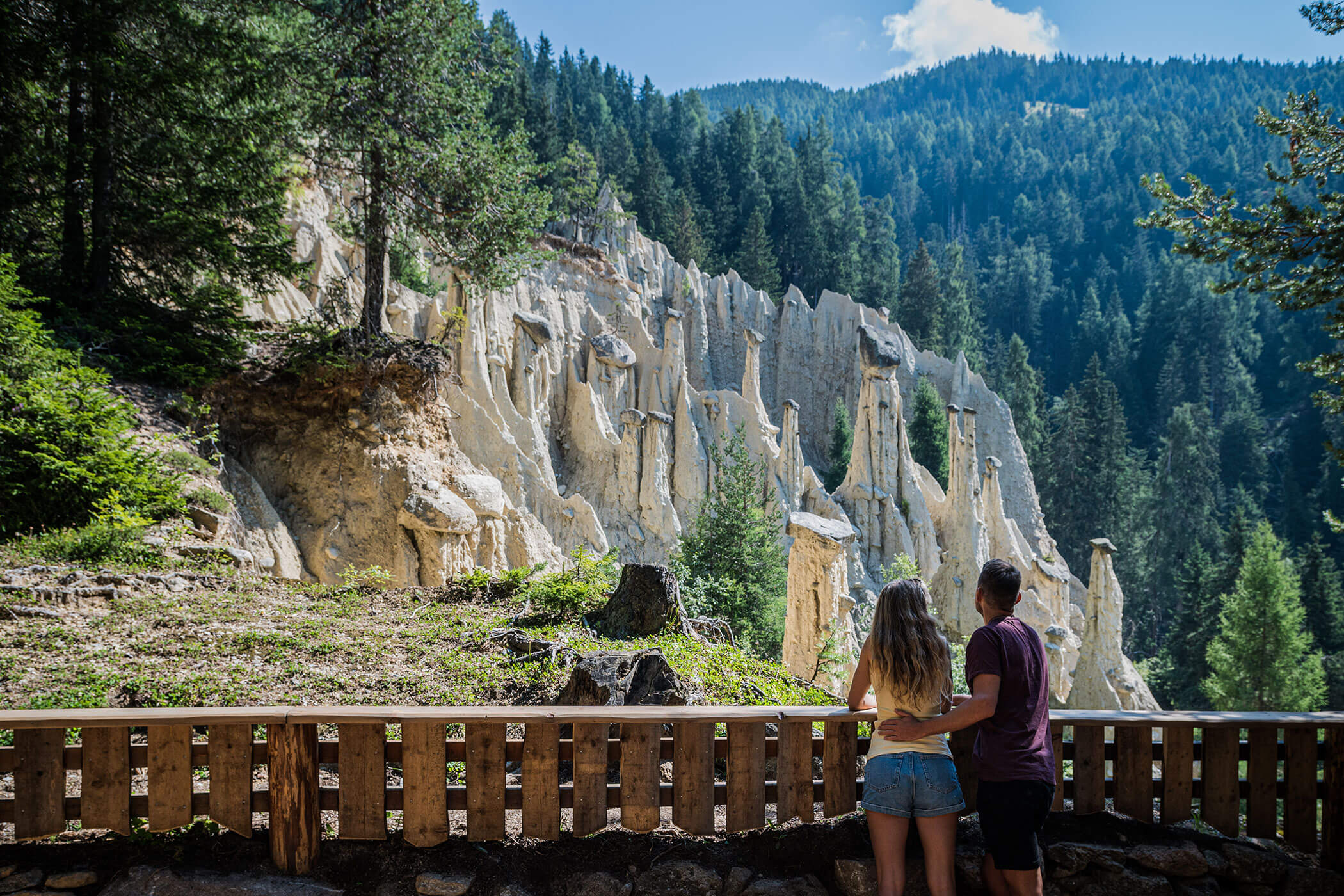 A couple looking at the earth pyramids in Plata near Vila di Sopra